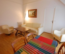 One bedroom apartment in Champs Elysées Avenue