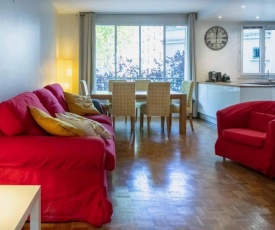 Paris City – Spacious 3 bedroom flat for families -3 minutes from metro station