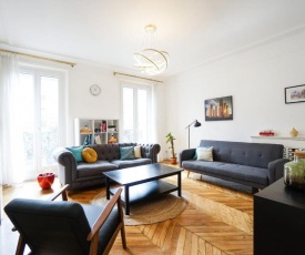 Spacious flat with view on the Sacré Coeur