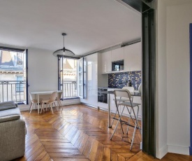 Stylish little flat in the center of Paris