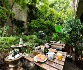 Un coin de paradis avec jardin à Montmartre