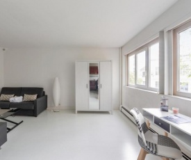 Bright studio with parking 10 min away from Paris and La Défense - Welkeys