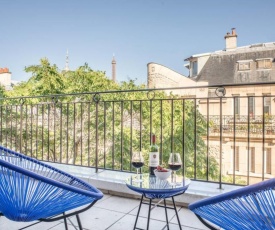 Large flat for 4 people with terrace and view on the Eiffel Tower