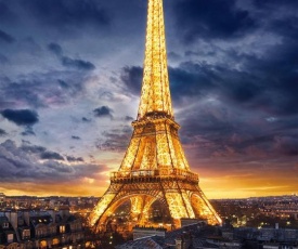 5 minutes away from Eiffel Tower
