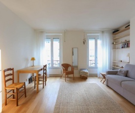 Beautiful and bright flat in Paris