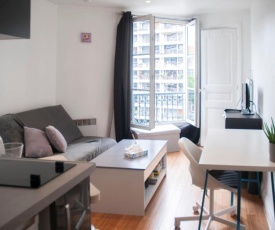 BRIGHT apartment in PARIS