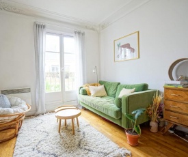 BRIGHT apartment with nice DECORATION in PARIS