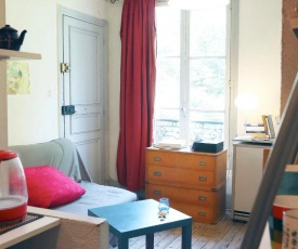 Charming bright apartment near Montmartre