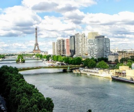 LUXE EIFFEL TOWER AND SEINE RIVER
