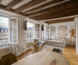 Cosy & bright under the beams on Place Dauphine ID 319